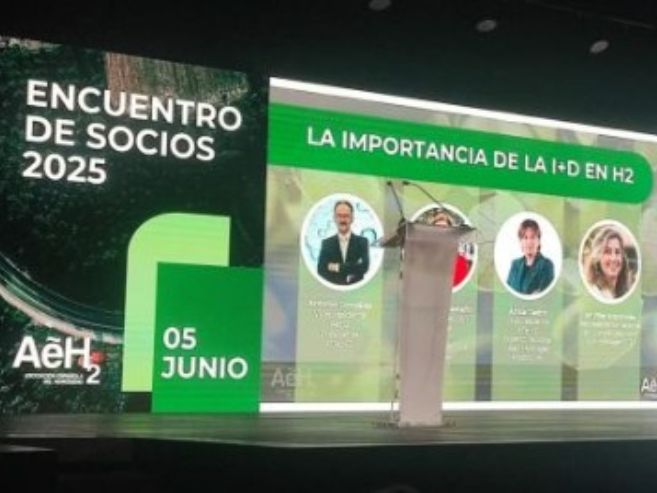 Como tales, ayer asistimos al encuentro de socios de Asociación Española del Hidrógeno (AeH2), en el que se habló entre otros de los principales retos del sector (desajustes entre oferta y demanda , real, financiación, marco normativo, etc.)