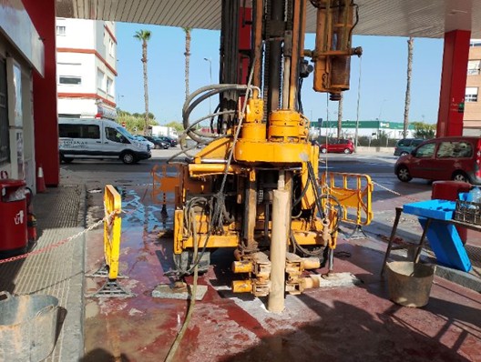 El equipo de EHS Techniques evalúa todos estos factores para ejecutar los trabajos de caracterización conforme a la normativa vigente (RD 9/2005 y RD 665/2023) y aplicando todas las medidas de seguridad pertinentes.