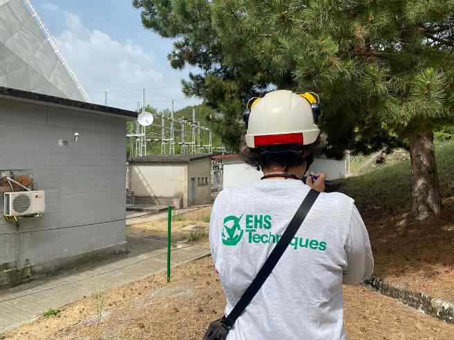 Una EDD es necesaria en operaciones donde la responsabilidad ambiental pueda afectar el valor del activo o generar obligaciones futuras. Entre las situaciones más comunes están: • Compra de terrenos industriales o rústicos. • Adquisición o arrendamiento de naves industriales. • Procesos de compra, fusión o inversión corporativa. • Cambio de actividad o ampliación de instalaciones. • Requisitos bancarios o aseguradores. • Construcción de nuevas instalaciones.