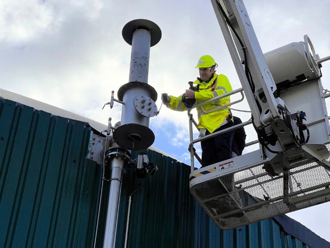 El equipo de EHS Techniques ha realizado una campaña LDAR en una planta de biometano en operación en España, en condiciones reales de funcionamiento, con el objetivo de evaluar el comportamiento de la instalación, identificar emisiones fugitivas y analizar su impacto ambiental, en la seguridad y en la generación de olores.